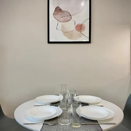 Stylish Centre For 4 Guests *