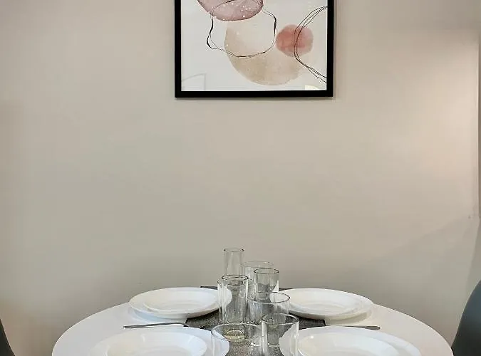 Stylish Centre For 4 Guests *